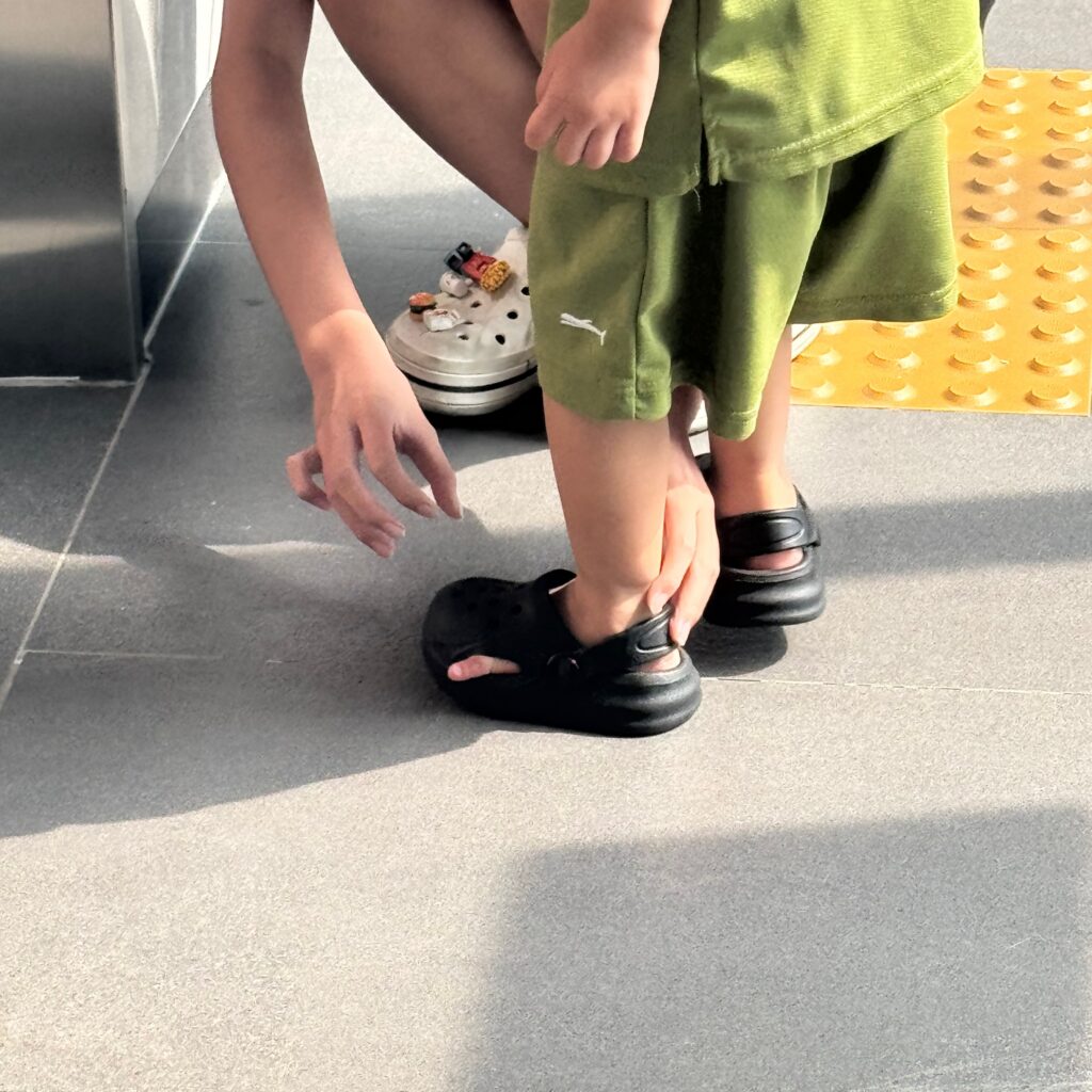 34개월 아이 크록스 실제 착용2