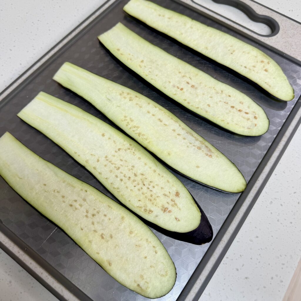 가지를 나란히 펼친 모습
